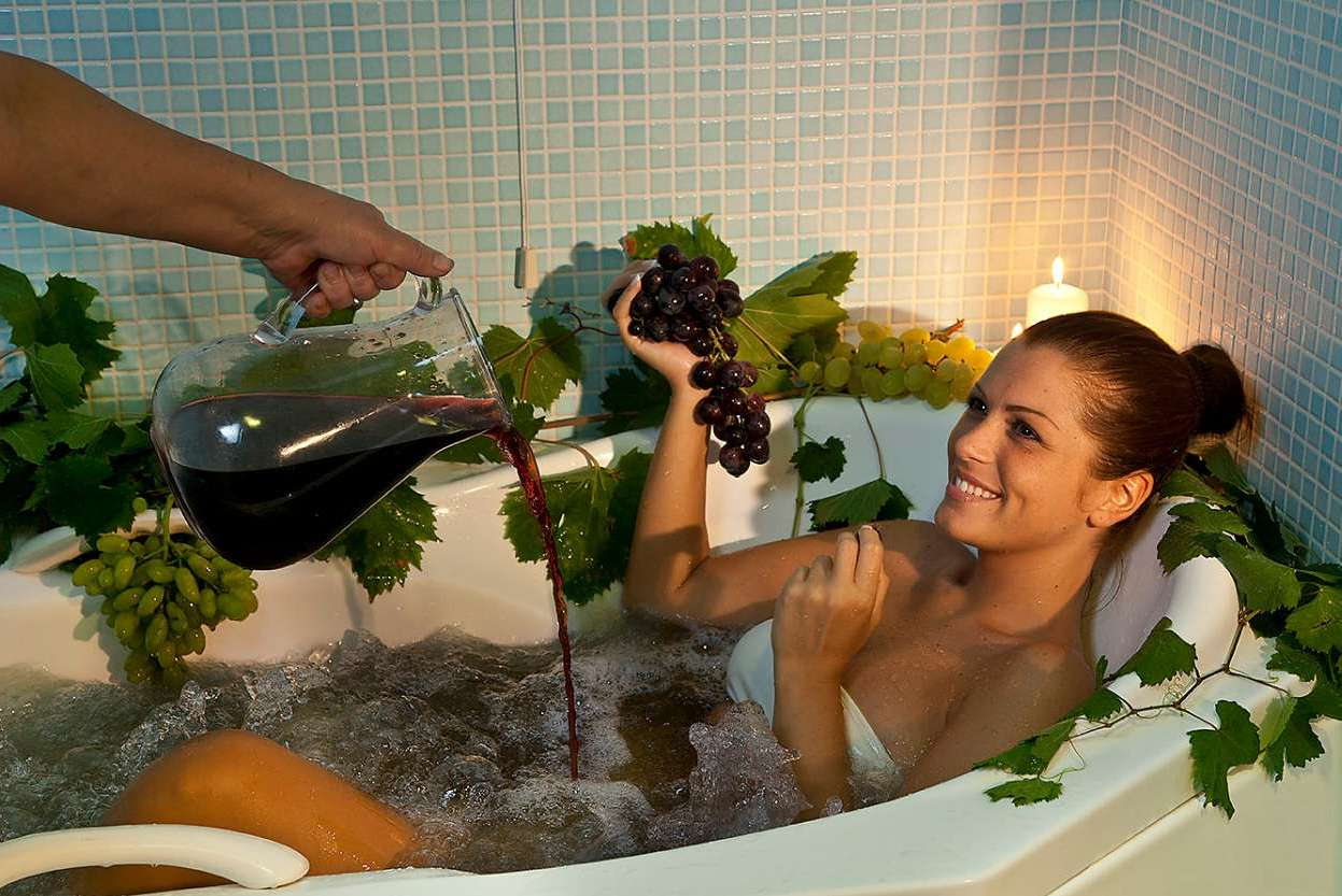 Косметическая ванна с вином
