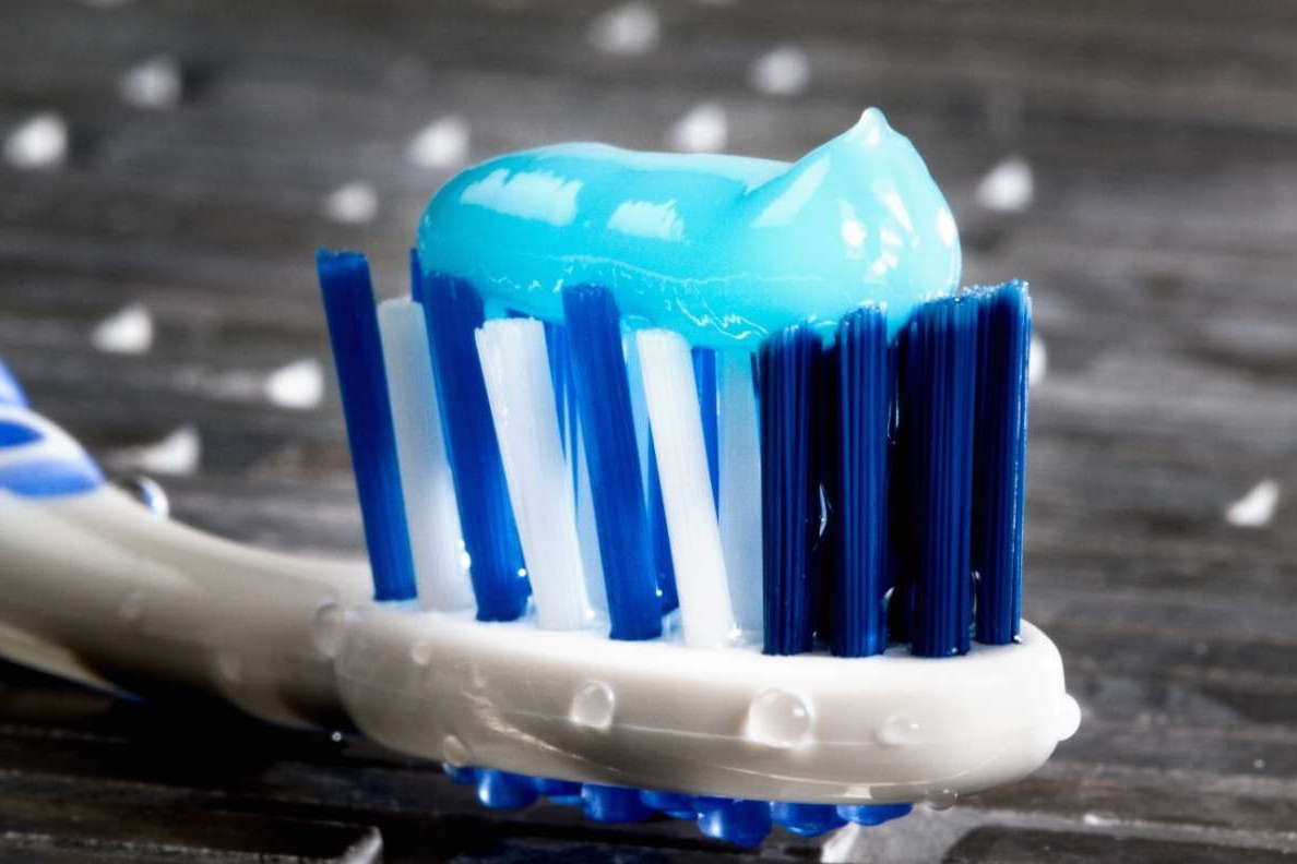 Голубая зубная паста