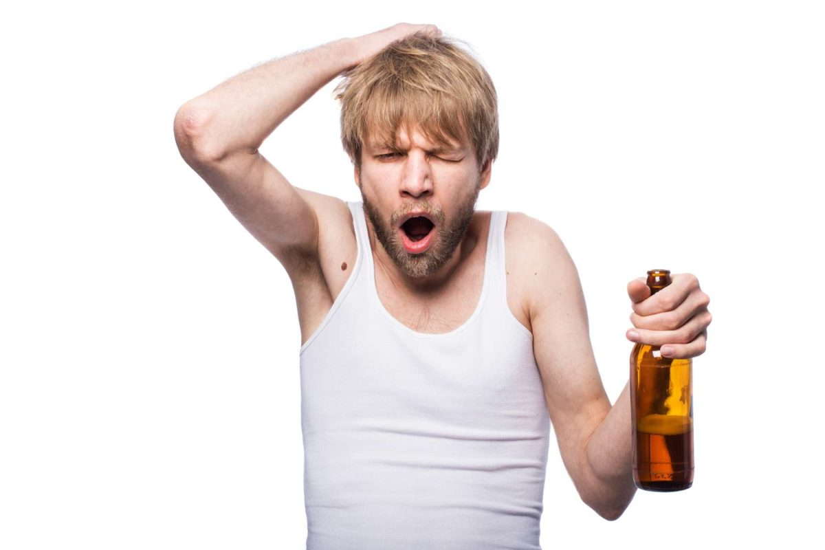 Почему болит голова после употребления алкоголя и как избавиться от боли