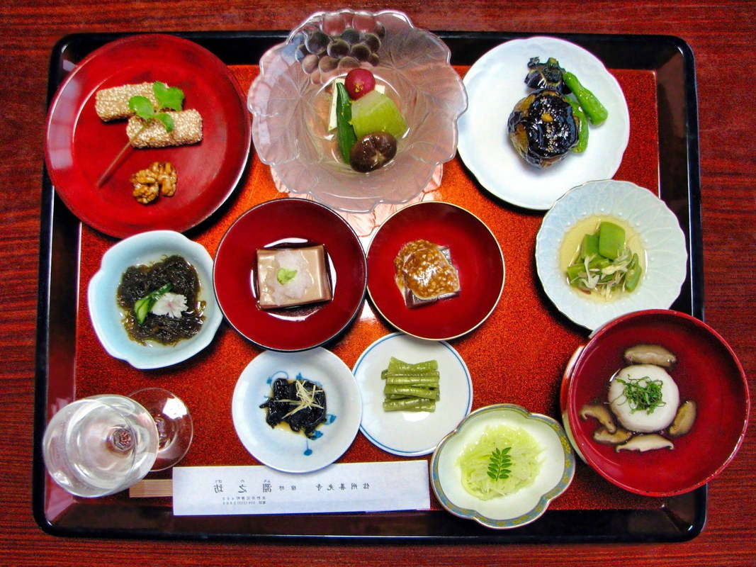 Большое количество маленьких порций в японской кухне