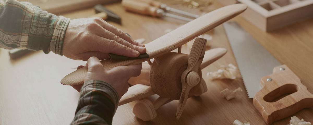 Хобби мужчины изготовление деревянных самолетов